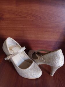 Zapatos dorados con brillo N°35 ✨